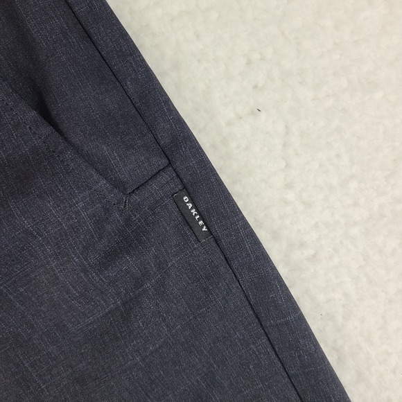 Oakley Shorts Mens 40 Black 10" Inseam Casual Performance Golf Chino - Picture 2 of 15